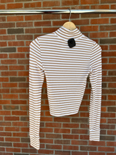 Load image into Gallery viewer, American Eagle Long Sleeve Top Size Extra Small
