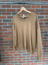 Load image into Gallery viewer, Michael Kors Sweater Size Large
