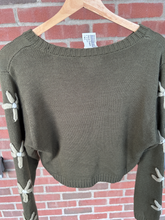 Load image into Gallery viewer, Jessica Simpson Sweater Size Large
