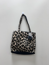 Load image into Gallery viewer, Purse
