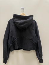 Load image into Gallery viewer, Lulu Lemon Sweatshirt Size Medium
