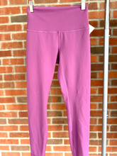 Load image into Gallery viewer, Lulu Lemon Athletic Pants Size 3/4 (27)
