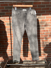 Load image into Gallery viewer, Pac Sun Pants Size 32
