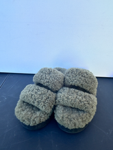 Load image into Gallery viewer, Uggs Sandals Womens 8
