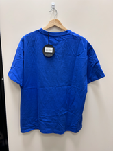 Load image into Gallery viewer, White Fox T-Shirt Size Small
