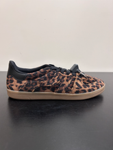 Load image into Gallery viewer, H &amp; M Mens Athletic Shoes Womens 9
