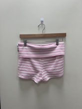 Load image into Gallery viewer, Originality Shorts Size Small
