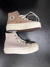 Load image into Gallery viewer, Converse Shoes Casual Shoes Womens 5
