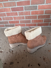Load image into Gallery viewer, Dolce Vita Boots Womens 8.5
