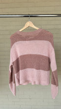 Load image into Gallery viewer, American Eagle Sweater Size Extra Small
