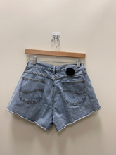 Load image into Gallery viewer, White Fox Shorts Size Medium
