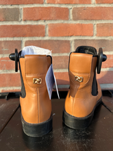 Load image into Gallery viewer, Aerosoles Boots Womens 5
