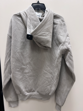 Load image into Gallery viewer, Comfrt Sweatshirt Size Small
