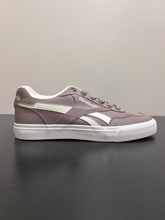 Load image into Gallery viewer, Reebok Mens Athletic Shoes Mens 9
