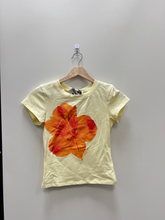 Load image into Gallery viewer, White Fox T-Shirt Size Small
