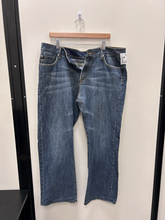 Load image into Gallery viewer, Seven7 Denim Size 38
