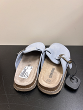 Load image into Gallery viewer, Cushionaire Casual Shoes Womens 8
