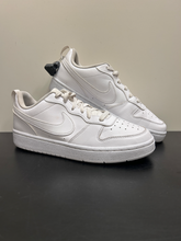 Load image into Gallery viewer, Nike Womens Athletic Shoes Womens 6.5
