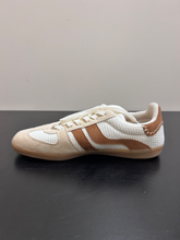 Load image into Gallery viewer, H &amp; M Mens Athletic Shoes Mens 9
