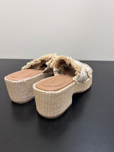 Load image into Gallery viewer, Universal Thread Sandals Womens 7.5
