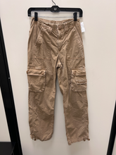 Load image into Gallery viewer, American Eagle Pants Size 2 (26)

