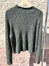 Load image into Gallery viewer, Lululemon Sweater Size Medium
