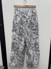 Load image into Gallery viewer, Windsor Pants Size Small

