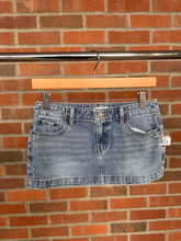 Load image into Gallery viewer, Pac Sun Short Skirt Size Small
