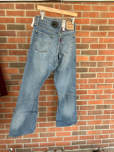 Load image into Gallery viewer, Levi Denim Size 30
