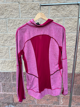 Load image into Gallery viewer, Lulu Lemon Athletic Top Size Medium
