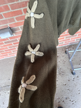 Load image into Gallery viewer, Jessica Simpson Sweater Size Large
