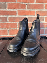 Load image into Gallery viewer, Dr Martens Boots Womens 5
