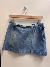 Load image into Gallery viewer, Short Skirt Size Small
