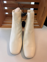 Load image into Gallery viewer, Rouge Boots Womens 11
