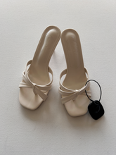 Load image into Gallery viewer, Dress Shoes Womens 8.5
