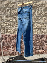 Load image into Gallery viewer, Curve Appeal Denim Size 3/4 (27)
