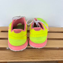 Load image into Gallery viewer, Nike Womens Athletic Shoes Womens 8.5
