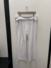Load image into Gallery viewer, Aeropostale Pants Size Extra Large
