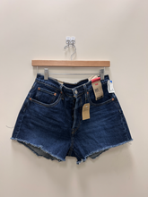 Load image into Gallery viewer, Levi Shorts Size 30

