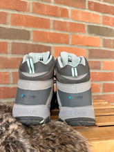Load image into Gallery viewer, Boots Womens 8.5
