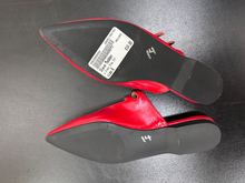 Load image into Gallery viewer, Steve Madden Dress Shoes Womens 6
