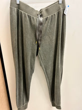 Load image into Gallery viewer, Juicy Couture Pants Size Medium
