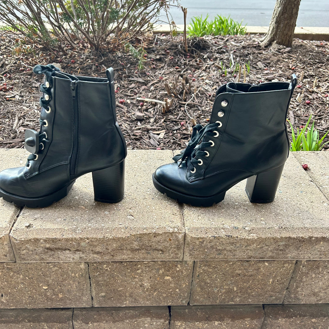 Boots Womens 8.5
