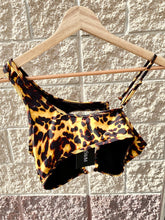 Load image into Gallery viewer, Womens Swimwear Size Large
